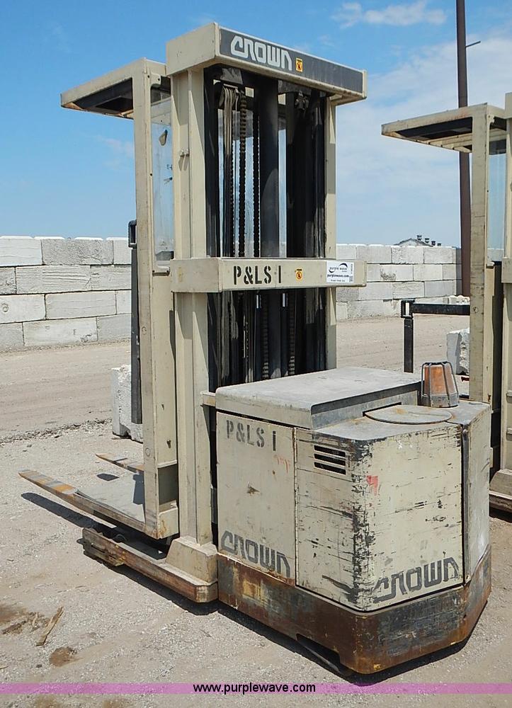 image for item I3533 Crown 30SP36TT electric forklift