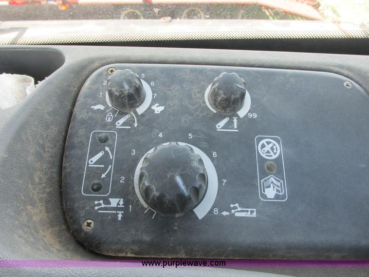 image for item I6197 1999 New Holland TS110 MFWD tractor