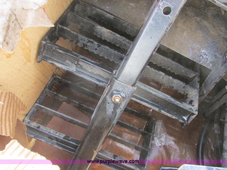 image for item I6197 1999 New Holland TS110 MFWD tractor