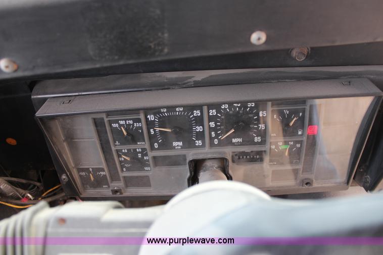 image for item J1085 1997 International 3800 school bus