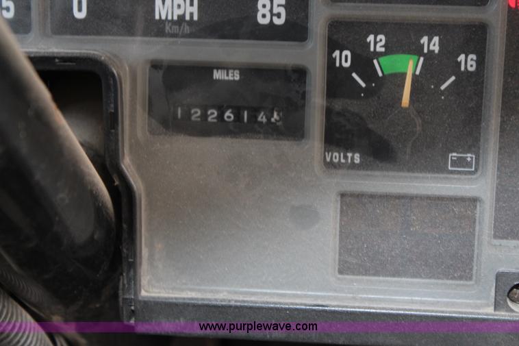 image for item J1085 1997 International 3800 school bus