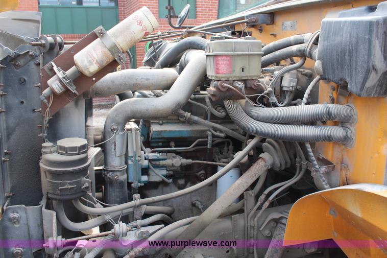 image for item J1085 1997 International 3800 school bus