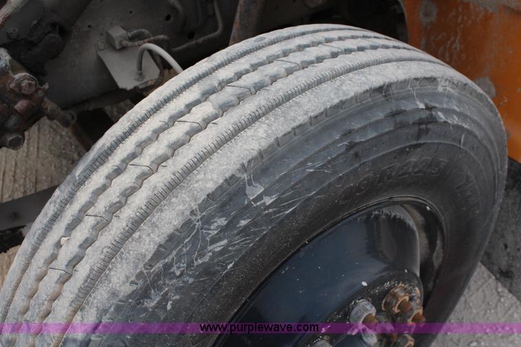 image for item J1085 1997 International 3800 school bus