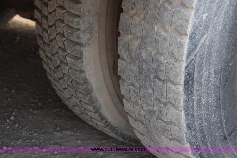 image for item J1085 1997 International 3800 school bus