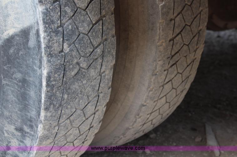 image for item J1085 1997 International 3800 school bus