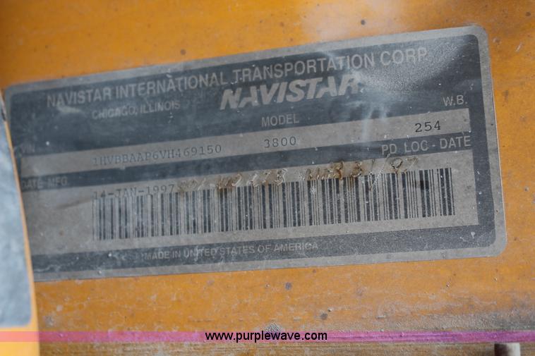 image for item J1085 1997 International 3800 school bus
