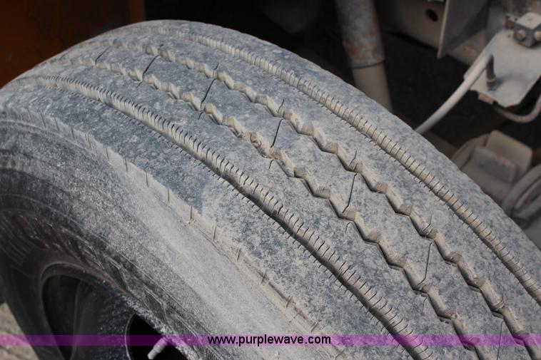 image for item J1085 1997 International 3800 school bus