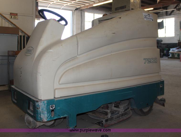 Tennant 7200 floor scrubber in Kansas City, KS | Item J1093 sold