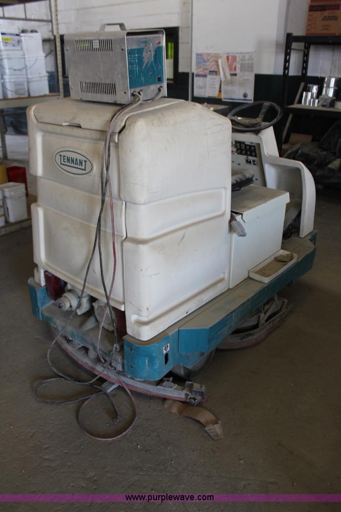 Tennant 7200 floor scrubber in Kansas City, KS | Item J1093 sold