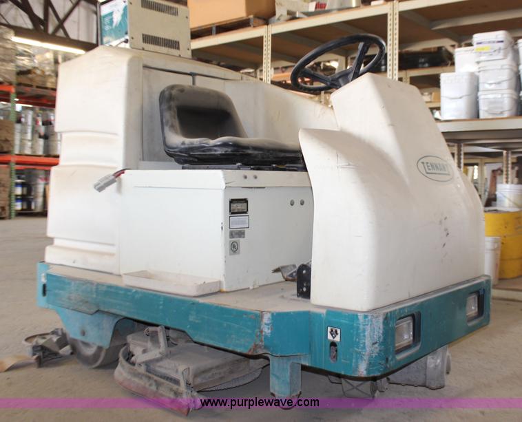 image for item J1093 Tennant 7200 floor scrubber