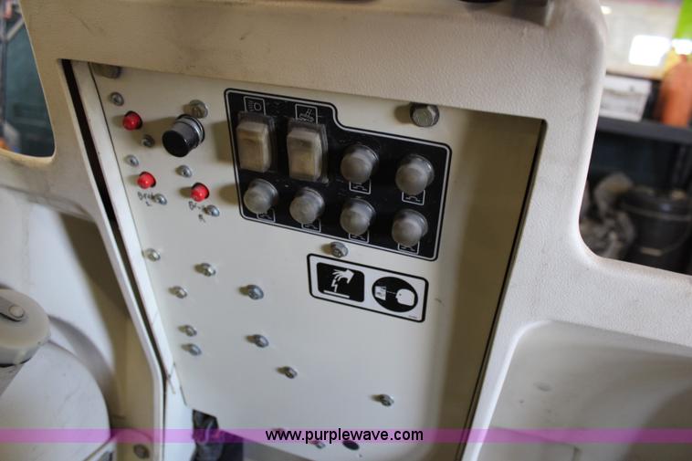 image for item J1093 Tennant 7200 floor scrubber