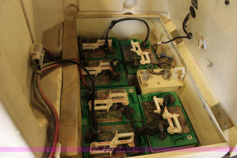 Tennant 7200 floor scrubber in Kansas City, KS | Item J1093 sold