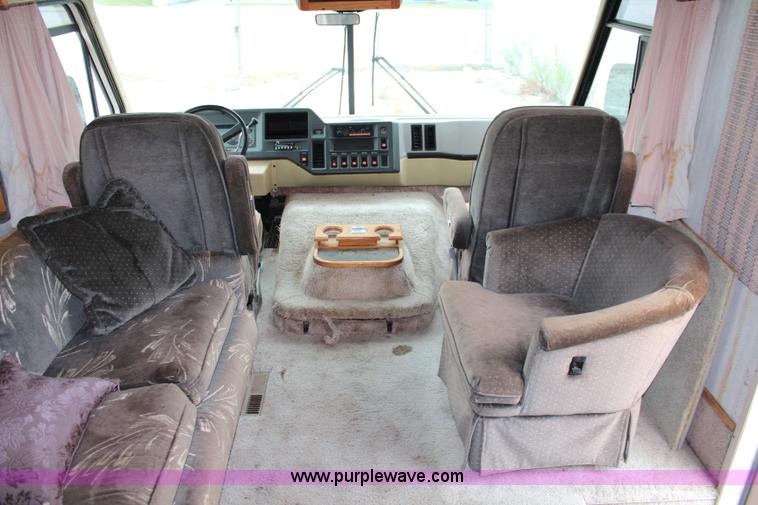 image for item J1094 1992 Pace Arrow RV