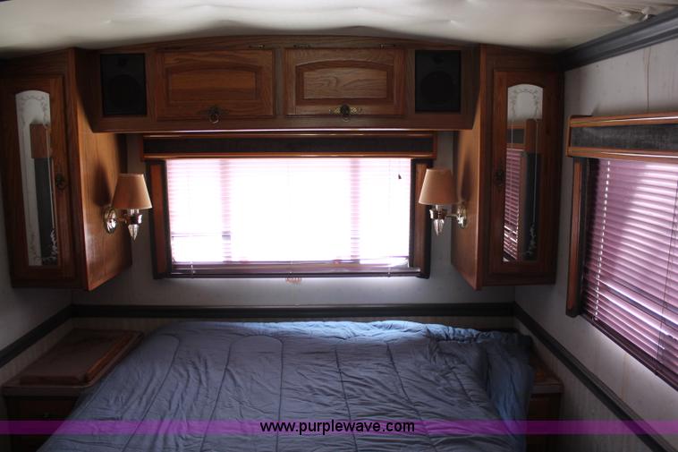 image for item J1094 1992 Pace Arrow RV