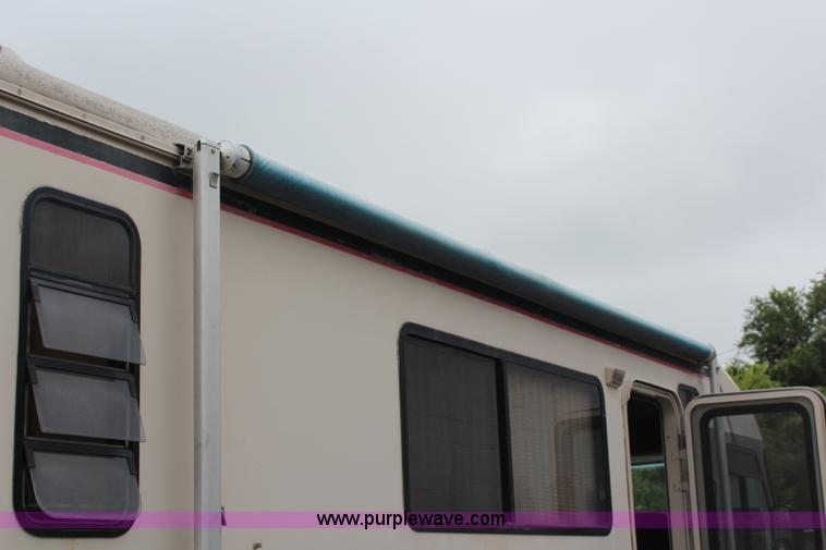 image for item J1094 1992 Pace Arrow RV