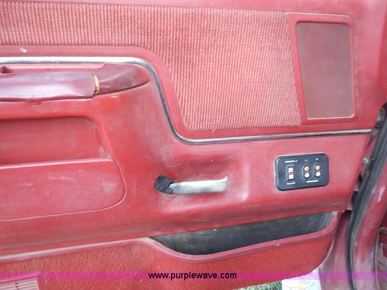 image for item J3160 1991 Ford F350 XLT Lariat Crew Cab pickup truck