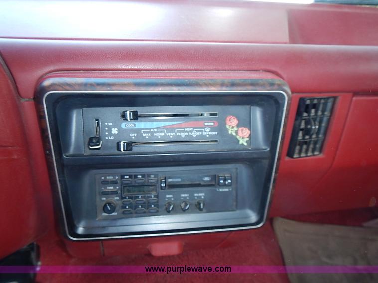 image for item J3160 1991 Ford F350 XLT Lariat Crew Cab pickup truck