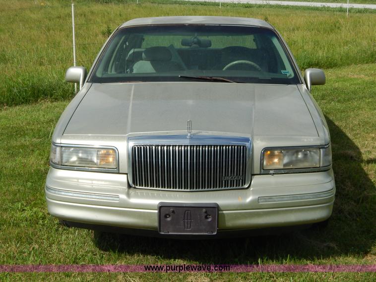 image for item Z9301 1997 Lincoln Town Car Signature
