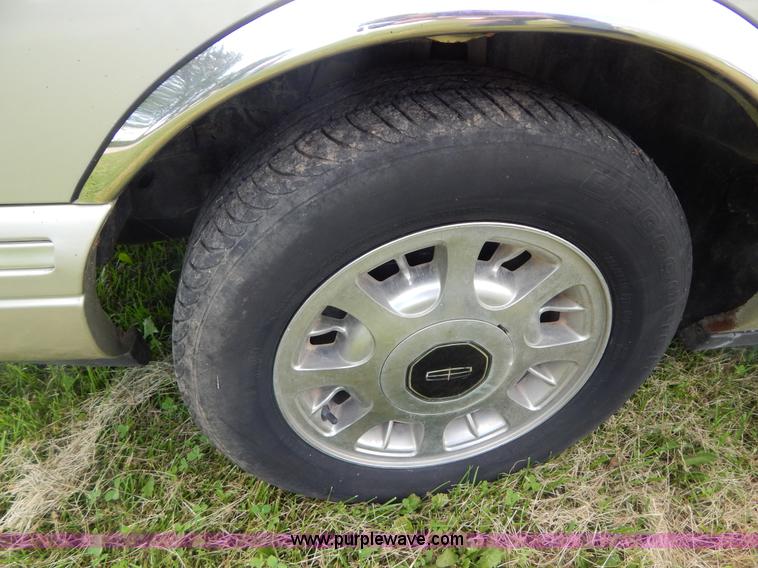 image for item Z9301 1997 Lincoln Town Car Signature