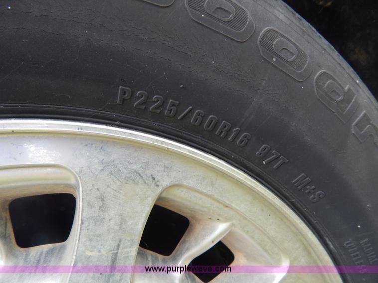 image for item Z9301 1997 Lincoln Town Car Signature