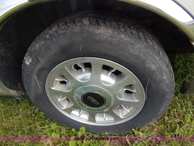 image for item Z9301 1997 Lincoln Town Car Signature