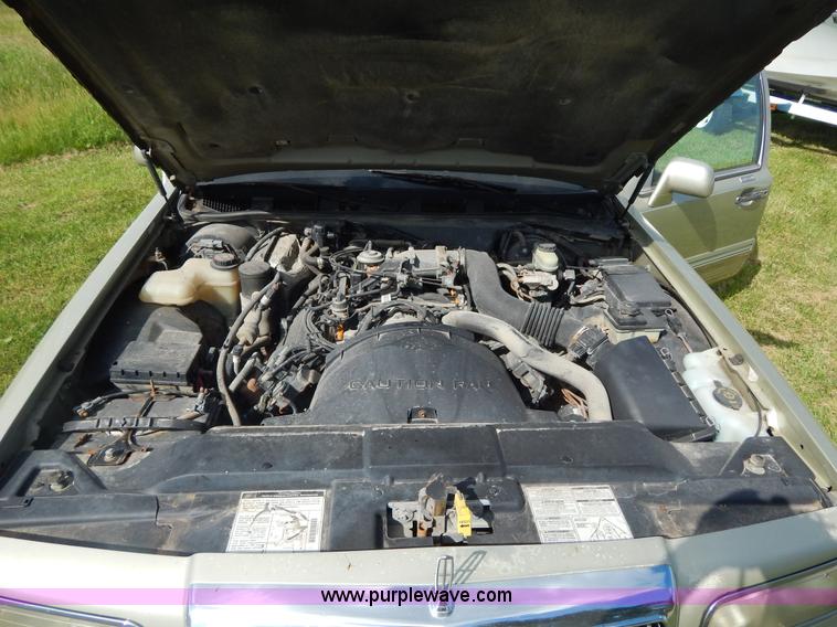 image for item Z9301 1997 Lincoln Town Car Signature