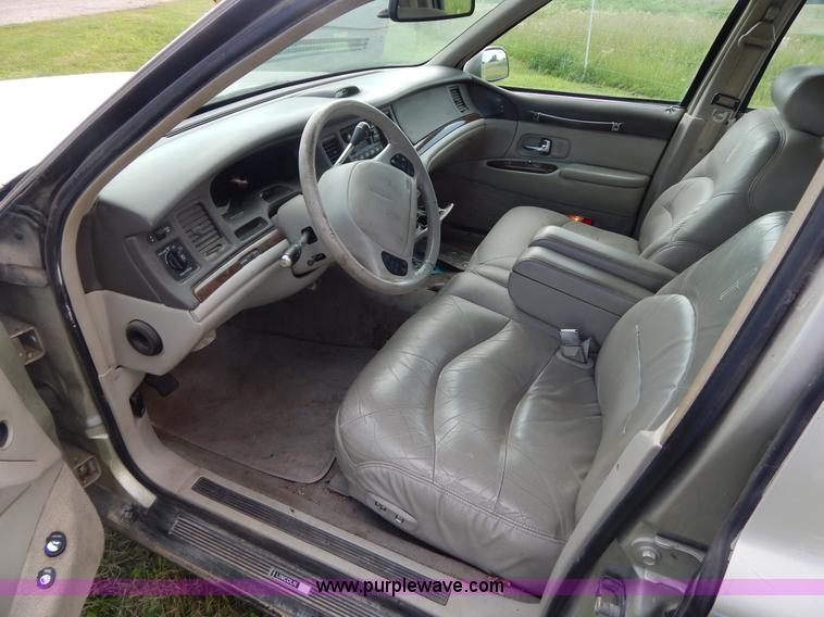 image for item Z9301 1997 Lincoln Town Car Signature