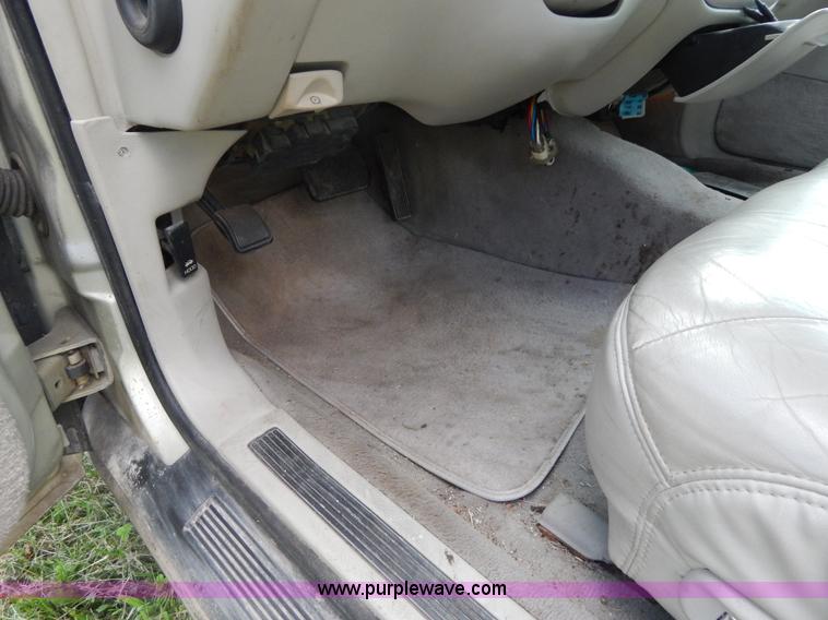 image for item Z9301 1997 Lincoln Town Car Signature