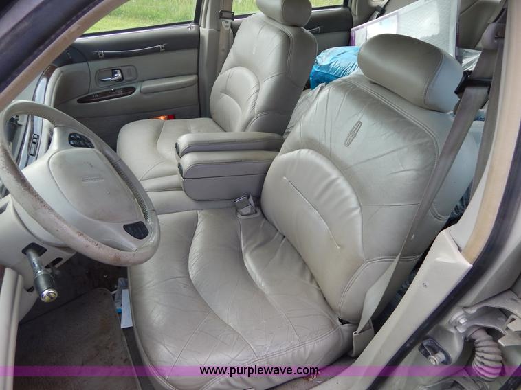 image for item Z9301 1997 Lincoln Town Car Signature