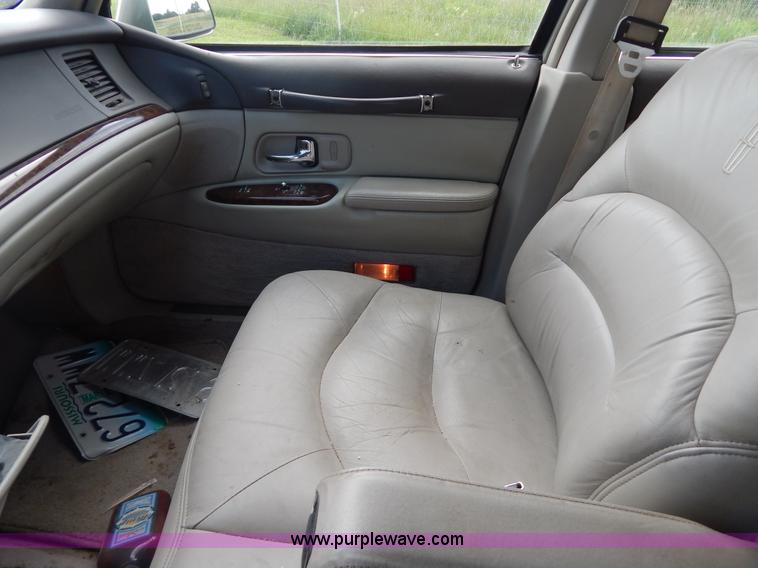 image for item Z9301 1997 Lincoln Town Car Signature