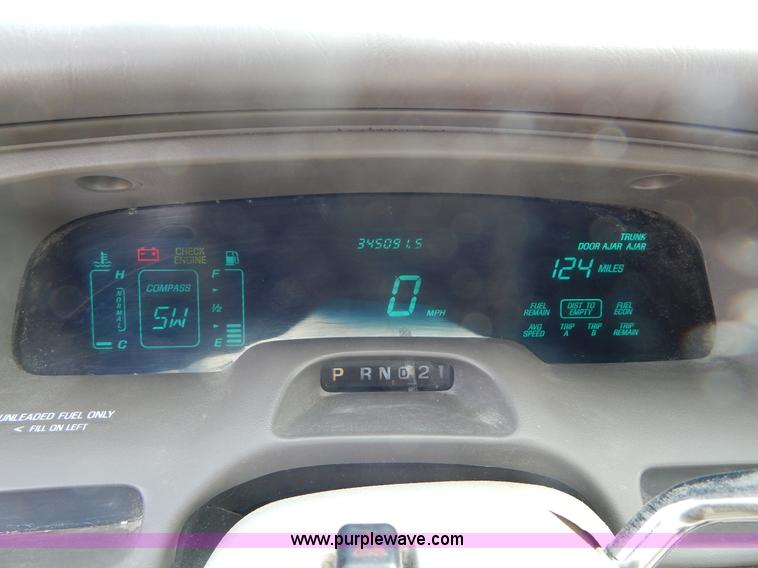 image for item Z9301 1997 Lincoln Town Car Signature