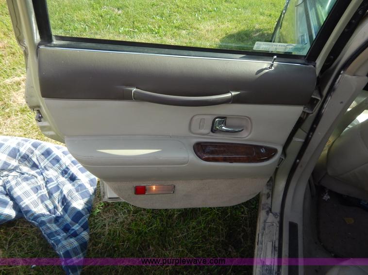 image for item Z9301 1997 Lincoln Town Car Signature