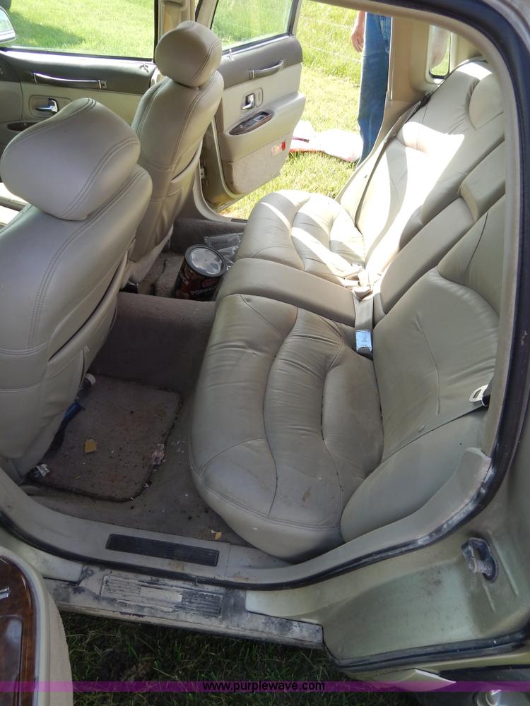 image for item Z9301 1997 Lincoln Town Car Signature