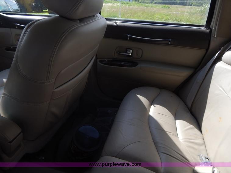 image for item Z9301 1997 Lincoln Town Car Signature