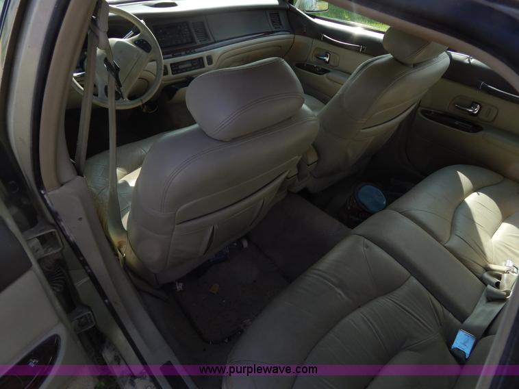 image for item Z9301 1997 Lincoln Town Car Signature