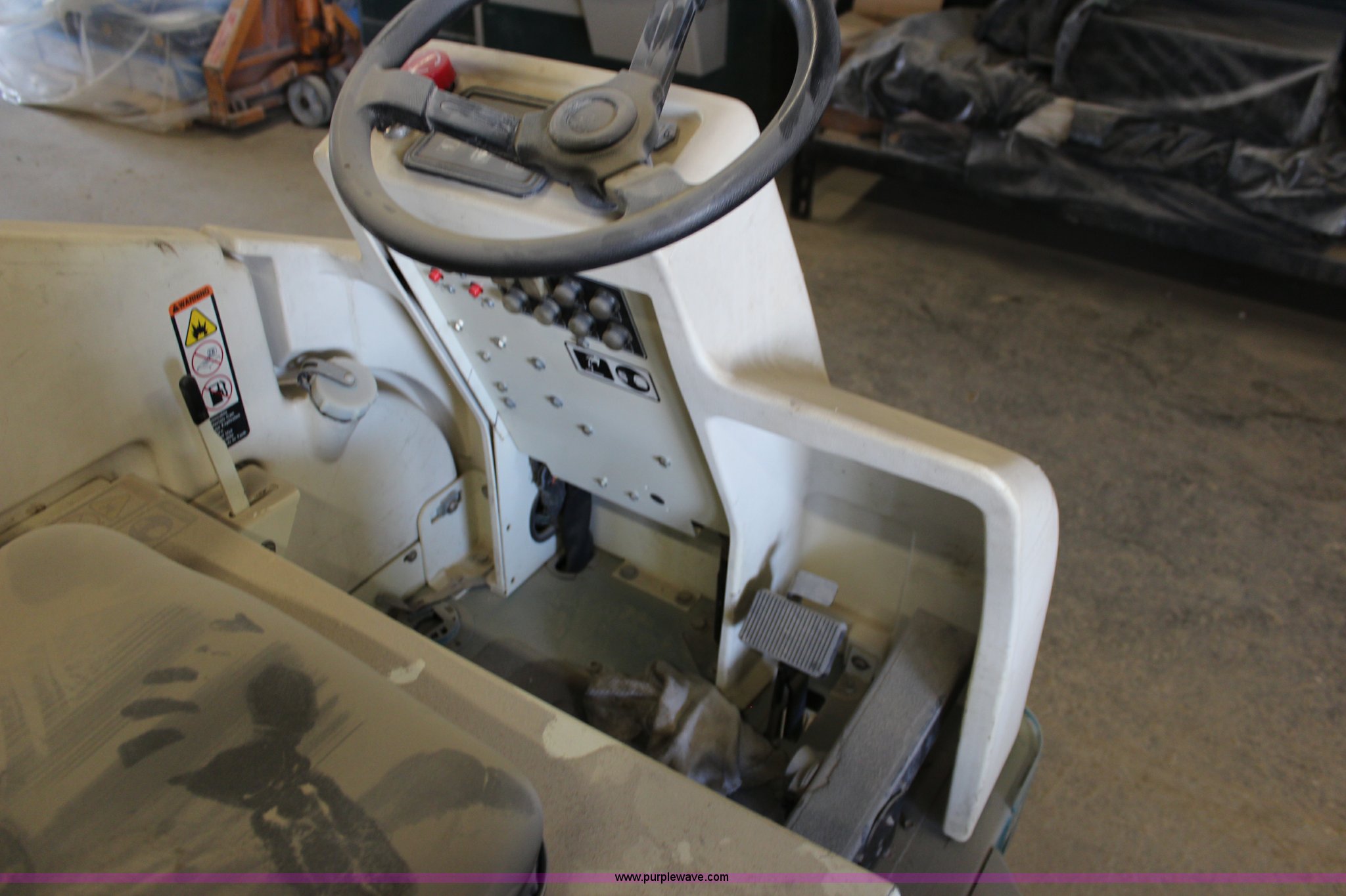 Tennant 7200 floor scrubber in Kansas City, KS | Item J1093 sold