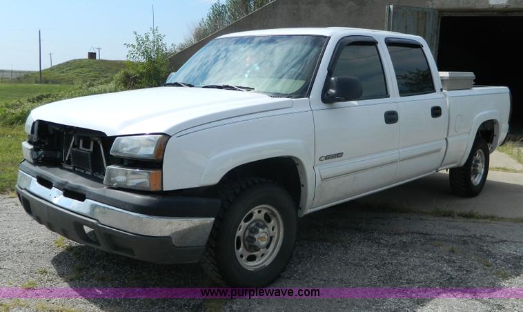 image for item AD9747 2003 Chevrolet Silverado 1500HD LT Crew Cab pickup truck