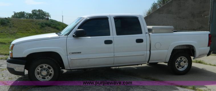 image for item AD9747 2003 Chevrolet Silverado 1500HD LT Crew Cab pickup truck