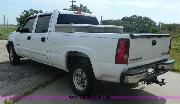 image for item AD9747 2003 Chevrolet Silverado 1500HD LT Crew Cab pickup truck