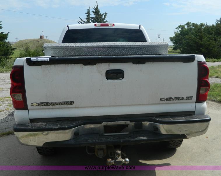 image for item AD9747 2003 Chevrolet Silverado 1500HD LT Crew Cab pickup truck