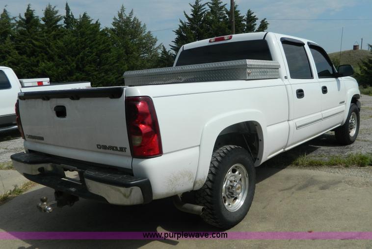 image for item AD9747 2003 Chevrolet Silverado 1500HD LT Crew Cab pickup truck