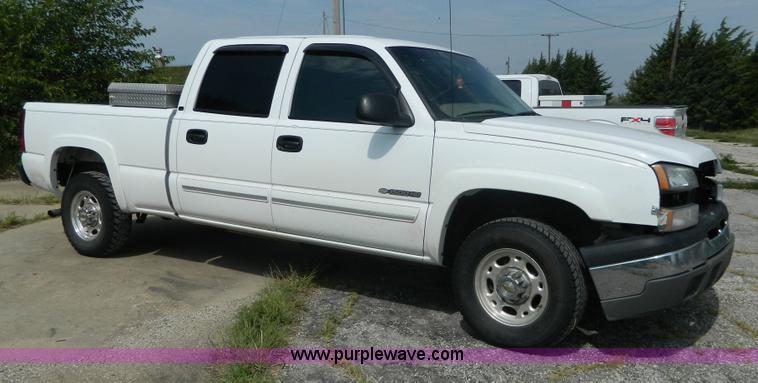 image for item AD9747 2003 Chevrolet Silverado 1500HD LT Crew Cab pickup truck