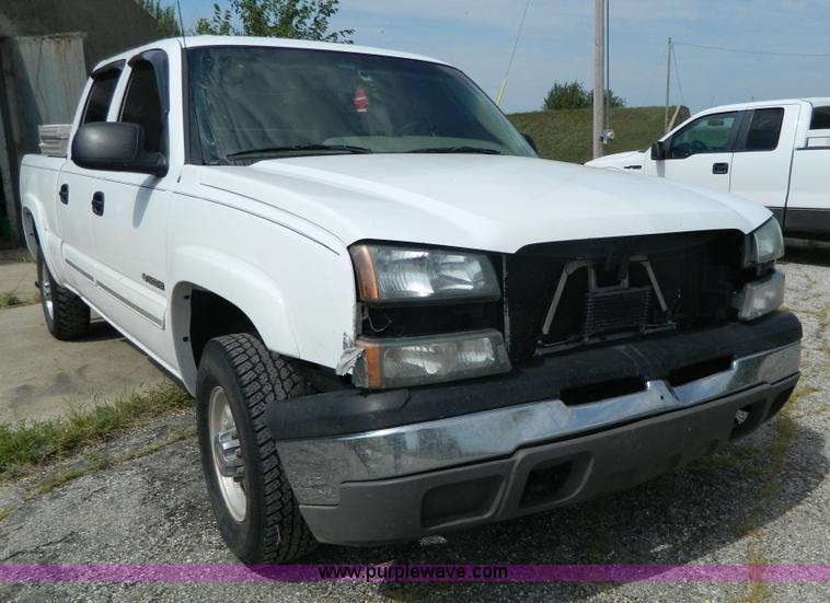 image for item AD9747 2003 Chevrolet Silverado 1500HD LT Crew Cab pickup truck