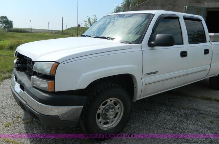 image for item AD9747 2003 Chevrolet Silverado 1500HD LT Crew Cab pickup truck