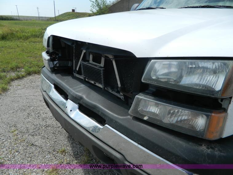 image for item AD9747 2003 Chevrolet Silverado 1500HD LT Crew Cab pickup truck