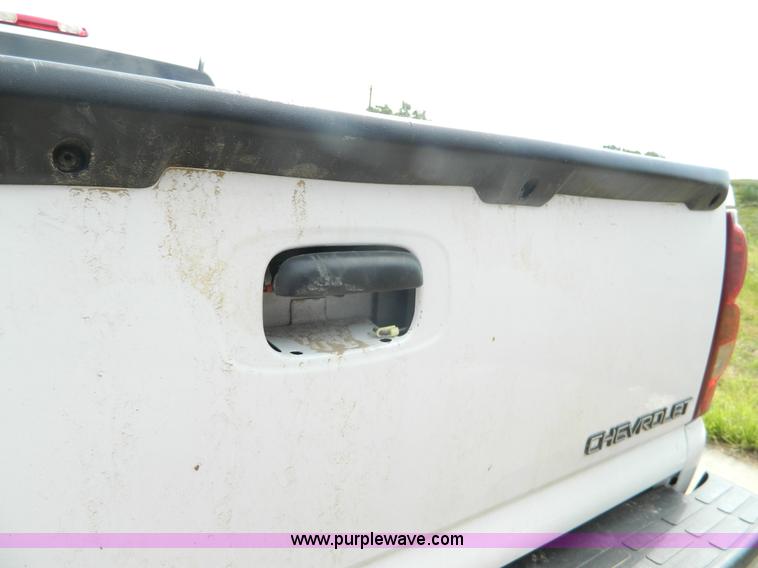 image for item AD9747 2003 Chevrolet Silverado 1500HD LT Crew Cab pickup truck