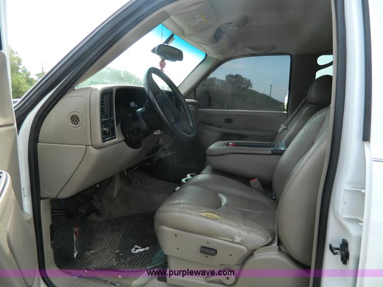 image for item AD9747 2003 Chevrolet Silverado 1500HD LT Crew Cab pickup truck