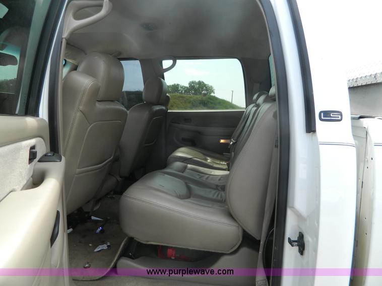 image for item AD9747 2003 Chevrolet Silverado 1500HD LT Crew Cab pickup truck