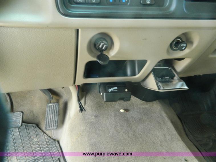 image for item AD9747 2003 Chevrolet Silverado 1500HD LT Crew Cab pickup truck