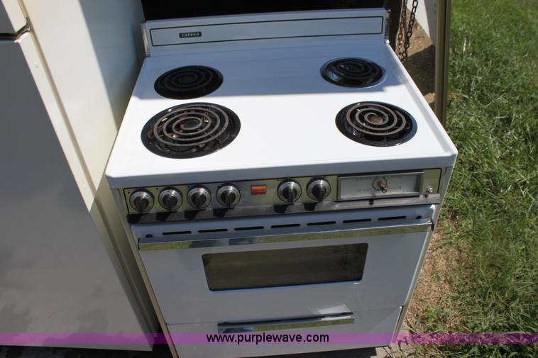 image for item AJ9391 Assorted appliances